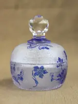 Val Saint Lambert bonbonnière met kobaltblauw floraal decor – foto 5 – kavel bij De Kringwinkel, Antwerpen