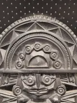 Handgesneden Peruaanse Tumi (Godenfiguur) Wandsculptuur - Zwarte Steen, Precolumbiaanse Stijl – foto 2 – kavel bij De Kringwinkel, Gent