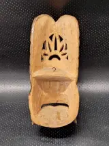 Driedelige set handgesneden Balinese maskers van hout – foto 5 – kavel bij De Kringwinkel, Gent