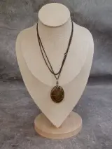 Zilveren ketting met natuurstenen hanger en een Brecciated Jaspis broche – foto 2 – kavel bij De Kringwinkel, Gent