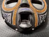 Set van drie vintage houten wandmaskers uit Afrika, Azie en Indonesie – foto 5 – kavel bij De Kringwinkel, Gent