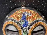 Set van drie vintage houten wandmaskers uit Afrika, Azie en Indonesie – foto 6 – kavel bij De Kringwinkel, Gent