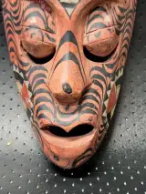 Set van drie vintage houten wandmaskers uit Afrika, Azie en Indonesie – foto 10 – kavel bij De Kringwinkel, Gent