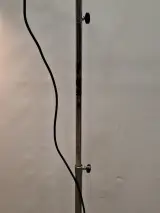 Origial Hanau vintage industriële vloerlamp – voormalig Deutsche Bundeswehr – foto 4 – kavel bij De Kringwinkel, Gent