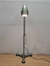 Origial Hanau vintage industriële vloerlamp – voormalig Deutsche Bundeswehr – foto 9 – kavel bij De Kringwinkel, Gent