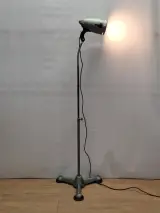 Origial Hanau vintage industriële vloerlamp – voormalig Deutsche Bundeswehr – foto 10 – kavel bij De Kringwinkel, Gent