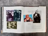 Boek: Exclusieve Verzameling Marilyn Monroe Memorabalia – foto 6 – kavel bij De Kringwinkel, Gent