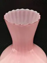 Italiaanse mond geblazen roze opaline vaas op voet uit de regio Empoli - Mid-Century Modern – foto 6 – kavel bij De Kringwinkel, Gent