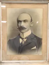 Antieke studiofoto van een heer met imposante snor - Belle Époque, circa 1900 – foto 2 – kavel bij De Kringwinkel, Gent