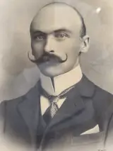 Antieke studiofoto van een heer met imposante snor - Belle Époque, circa 1900 – foto 3 – kavel bij De Kringwinkel, Gent