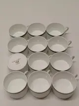 67-delig Porcelaine de Sologne servies met groene gemarmerde rand - Frankrijk – foto 2 – kavel bij De Kringwinkel, Gent