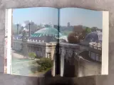 Boek: Laken - Een kasteel in het Verlichte Europa – foto 8 – kavel bij De Kringwinkel, Gent