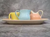 Pastelkleurige Mid-Century Modern vierdelig serviesset van Boch Frères en Villeroy en Boch – kavel bij De Kringwinkel, Gent