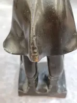 Karaktervol bronzen beeldje van een meisje – foto 6 – kavel bij De Kringwinkel, Gent
