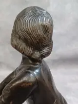 Karaktervol bronzen beeldje van een meisje – foto 8 – kavel bij De Kringwinkel, Gent