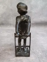 Karaktervol bronzen beeldje van een meisje – foto 10 – kavel bij De Kringwinkel, Gent