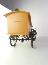 Miniatuur triporteur bakkersfiets – decoratief schaalmodel met broodbak – foto 8 – kavel bij De Kringwinkel, Heverlee
