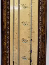 Vintage wandbarometer met thermometer in decoratieve houten lijst – foto 4 – kavel bij De Kringwinkel, Gent