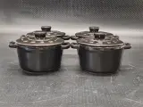 Set van 4 Smeg Mini Cocottes / Stoofpotjes met Deksel - Zwart Keramiek (2x Set van 2 in Originele Doos) – foto 9 – kavel bij De Kringwinkel, Gent