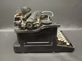 Antieke L.C. Smith & Corona typemachine – foto 2 – kavel bij De Kringwinkel, Ninove