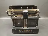 Antieke L.C. Smith & Corona typemachine – foto 3 – kavel bij De Kringwinkel, Ninove