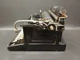 Antieke L.C. Smith & Corona typemachine – foto 4 – kavel bij De Kringwinkel, Ninove