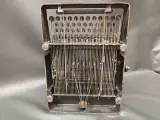 Antieke L.C. Smith & Corona typemachine – foto 6 – kavel bij De Kringwinkel, Ninove