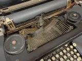 Antieke L.C. Smith & Corona typemachine – foto 8 – kavel bij De Kringwinkel, Ninove