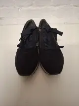 Dames sneakers – kavel bij De Kringwinkel, Herzele