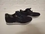 Dames sneakers – foto 2 – kavel bij De Kringwinkel, Herzele