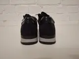 Dames sneakers – foto 3 – kavel bij De Kringwinkel, Herzele