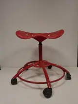 Set vintage IKEA trolley's met bijhorende Traktor-kruk – foto 2 – kavel bij De Kringwinkel, Ronse