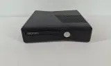 Xbox 360 Slim Console + Controller, accessoires & 4 Games – foto 2 – kavel bij De Kringwinkel, Geraardsbergen
