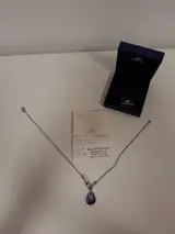 Swarovski ketting met blauwe steen en certificaat – foto 2 – kavel bij De Kringwinkel, Ronse