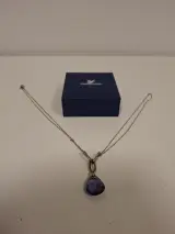 Swarovski ketting met blauwe steen en certificaat – foto 6 – kavel bij De Kringwinkel, Ronse