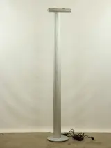 Wofi moderne staande vloerlamp – kavel bij De Kringwinkel, Antwerpen