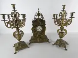 Vintage klok met twee kandelaren in messing – kavel bij De Kringwinkel, Heverlee