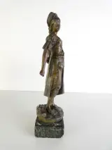 Vintage metalen beeld van jonge vrouw – foto 5 – kavel bij De Kringwinkel, Heverlee