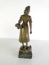 Vintage metalen beeld van jonge vrouw – foto 7 – kavel bij De Kringwinkel, Heverlee