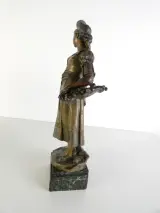 Vintage metalen beeld van jonge vrouw – foto 10 – kavel bij De Kringwinkel, Heverlee