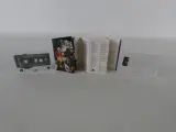 2 Rockcassettes - Guns N' Roses & KISS – foto 9 – kavel bij De Kringwinkel, Heverlee