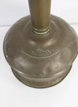 Antieke messing wasstamper met houten steel, Thérèse Luco – foto 2 – kavel bij De Kringwinkel, Turnhout