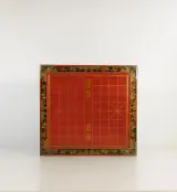 Decoratief Chinees schaakspel met houten schaakstukken en opbergkist – kavel bij De Kringwinkel, Turnhout
