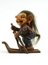 Nord Souvenir | Noorse Troll Skiër – foto 3 – kavel bij De Kringwinkel, Dilsen