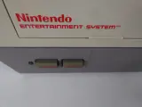 Nintendo Entertainment System (NES) console met twee spelcassettes – foto 3 – kavel bij De Kringwinkel, Heverlee