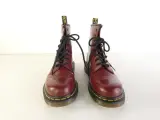 Gemerkte Dr. Martens – Model 1460 Smooth (Cherry Red) – Maat 38 – foto 2 – kavel bij De Kringwinkel, Heverlee