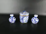 Decoratieve 3-delige blauw-witte porseleinen set – kavel bij De Kringwinkel, Heverlee