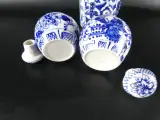 Decoratieve 3-delige blauw-witte porseleinen set – foto 4 – kavel bij De Kringwinkel, Heverlee