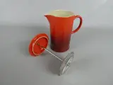 Le Creuset koffiepot met persfilter 1L in cerise – foto 2 – kavel bij De Kringwinkel, Diest