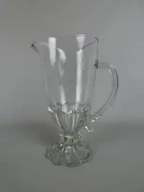 Glazen karaf met decoratieve voet – kavel bij De Kringwinkel, Diest